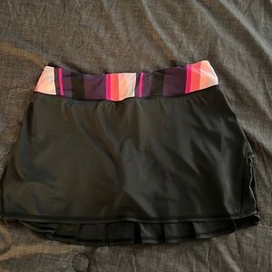 Lululemon skirt EUC 8T shorts underneath